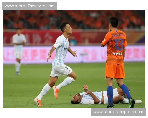 鲁能vs富力：绿茵场上的宿命对决，经典瞬间永流传